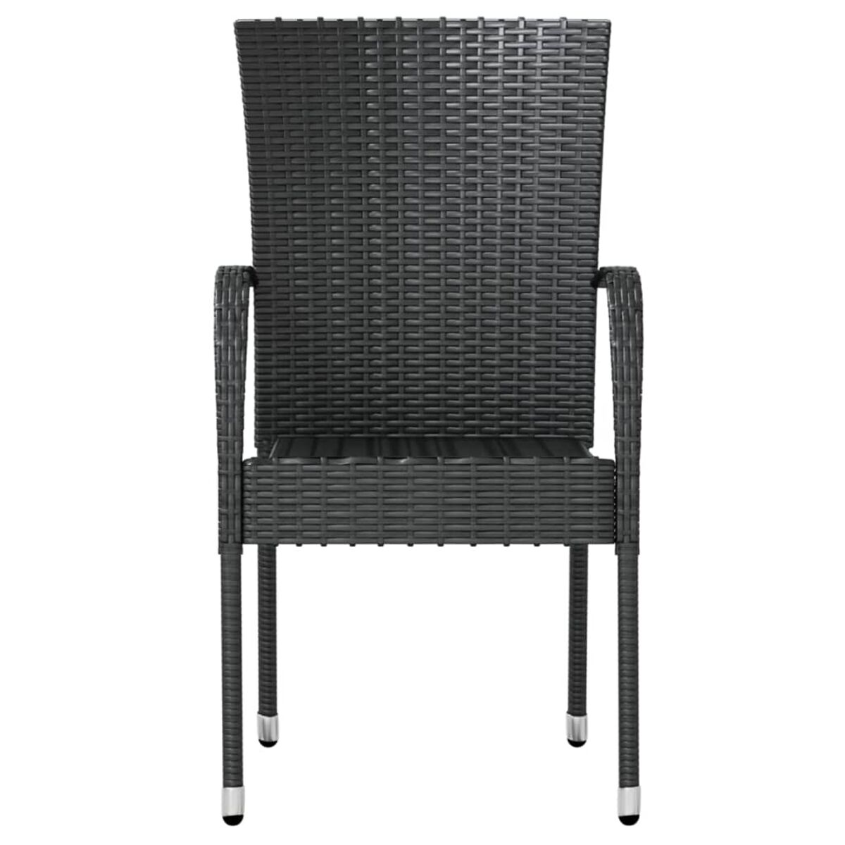 Dunkelgrauer Rattan-Stuhl. Er hat eine hohe Rückenlehne, Armlehnen und vier silberne Beine mit schwarzem Sockel.