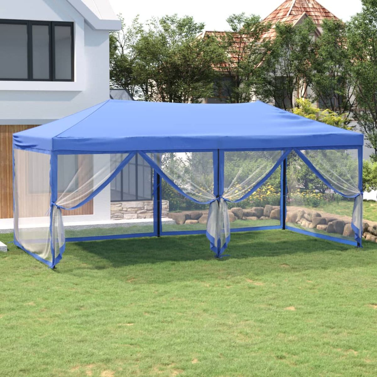 Ein blaues Outdoor-Pavillon-Zelt mit weißem Netzgewebe auf einem grünen Rasen.