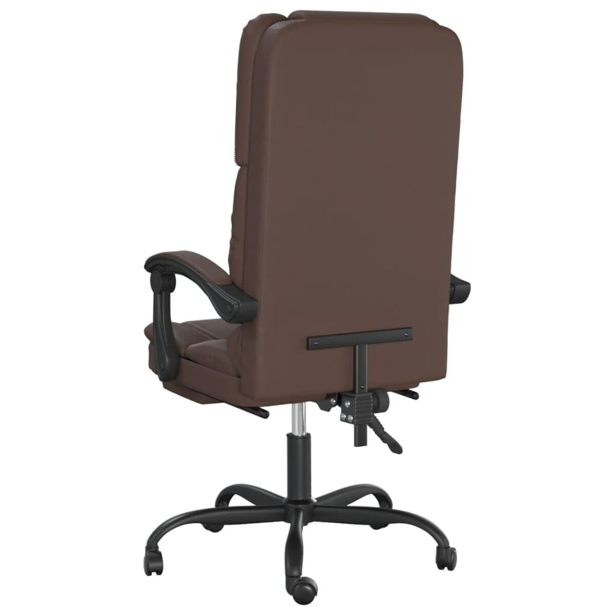 Brauner Leder-Bürostuhl, Rückansicht. Schwarze Basis mit Rollen. Weißer Hintergrund.