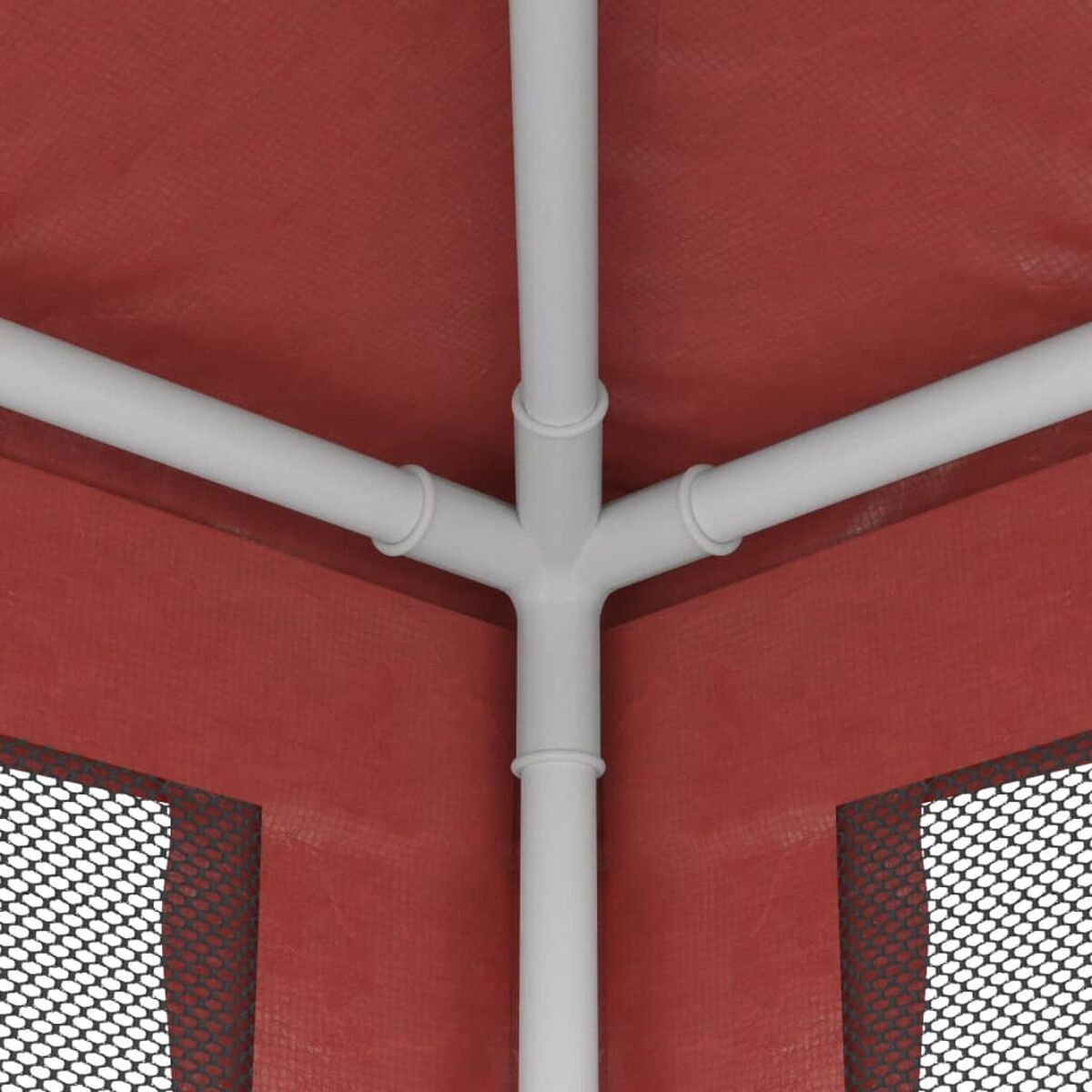 Roter Zeltinnenraum mit weißen Stützen. Rotes Dach und Netzwände sind sichtbar.