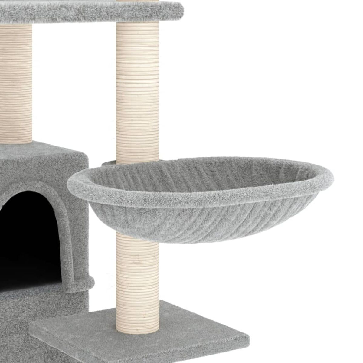 Ein grauer Katzenbaum mit Hängekörbchen vor weißem Hintergrund.