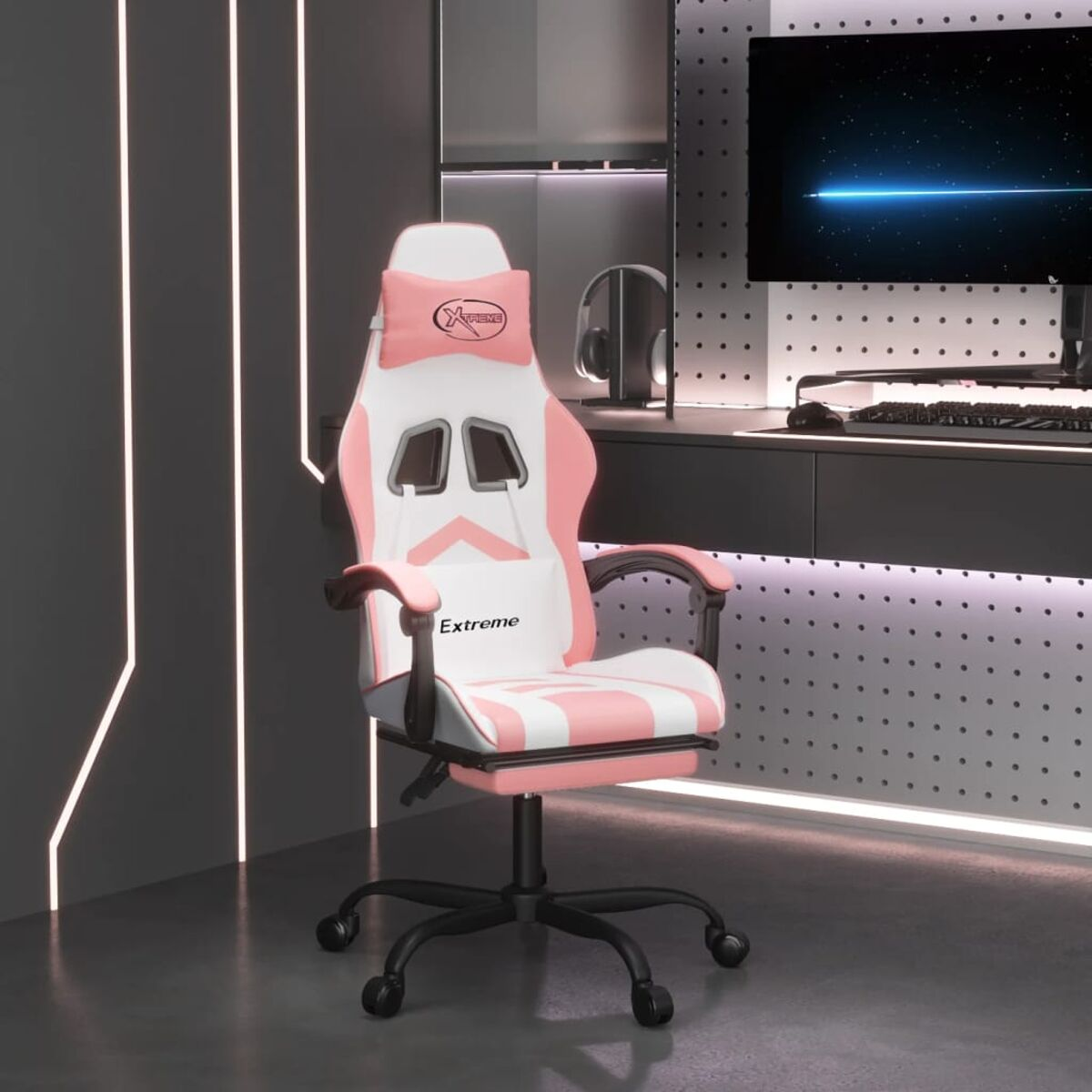 Rosa und weißer Gaming-Stuhl mit schwarzem Fuß, in einem Gaming-Zimmer.