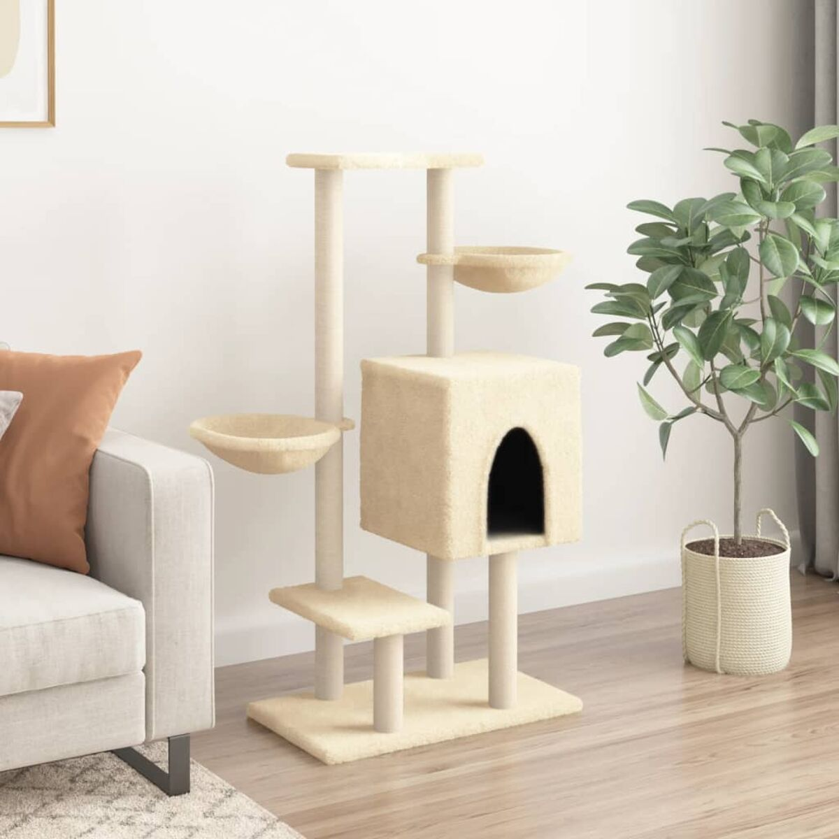 Katzenbaum mit beigen Tönen, mehreren Plattformen und einem kleinen Häuschen.