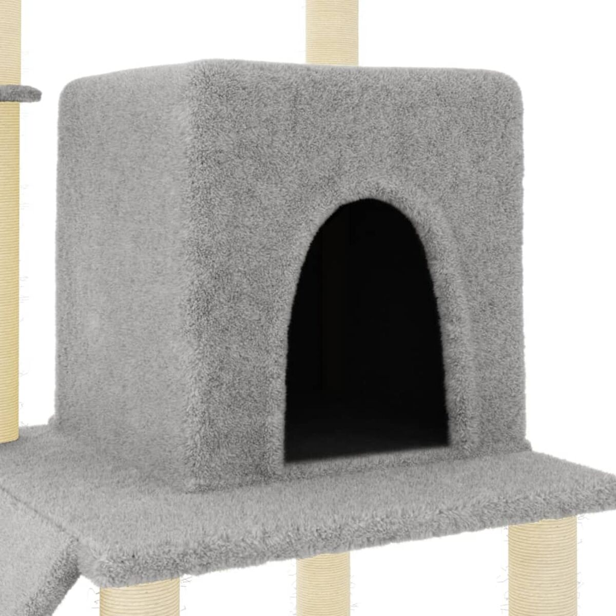 Grauer Katzenturm mit Höhle. Beige Pfosten. Weißer Hintergrund.