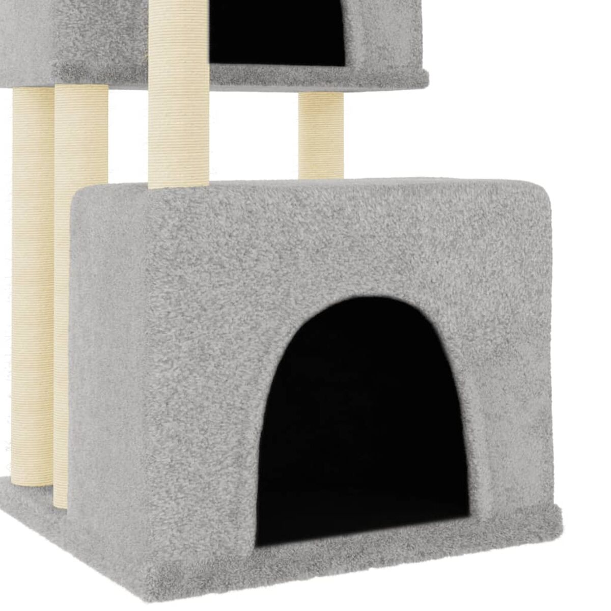 Nahaufnahme eines grauen Katzenbaums. Er verfügt über eine Höhle und Kratzbäume. Weißer Hintergrund.