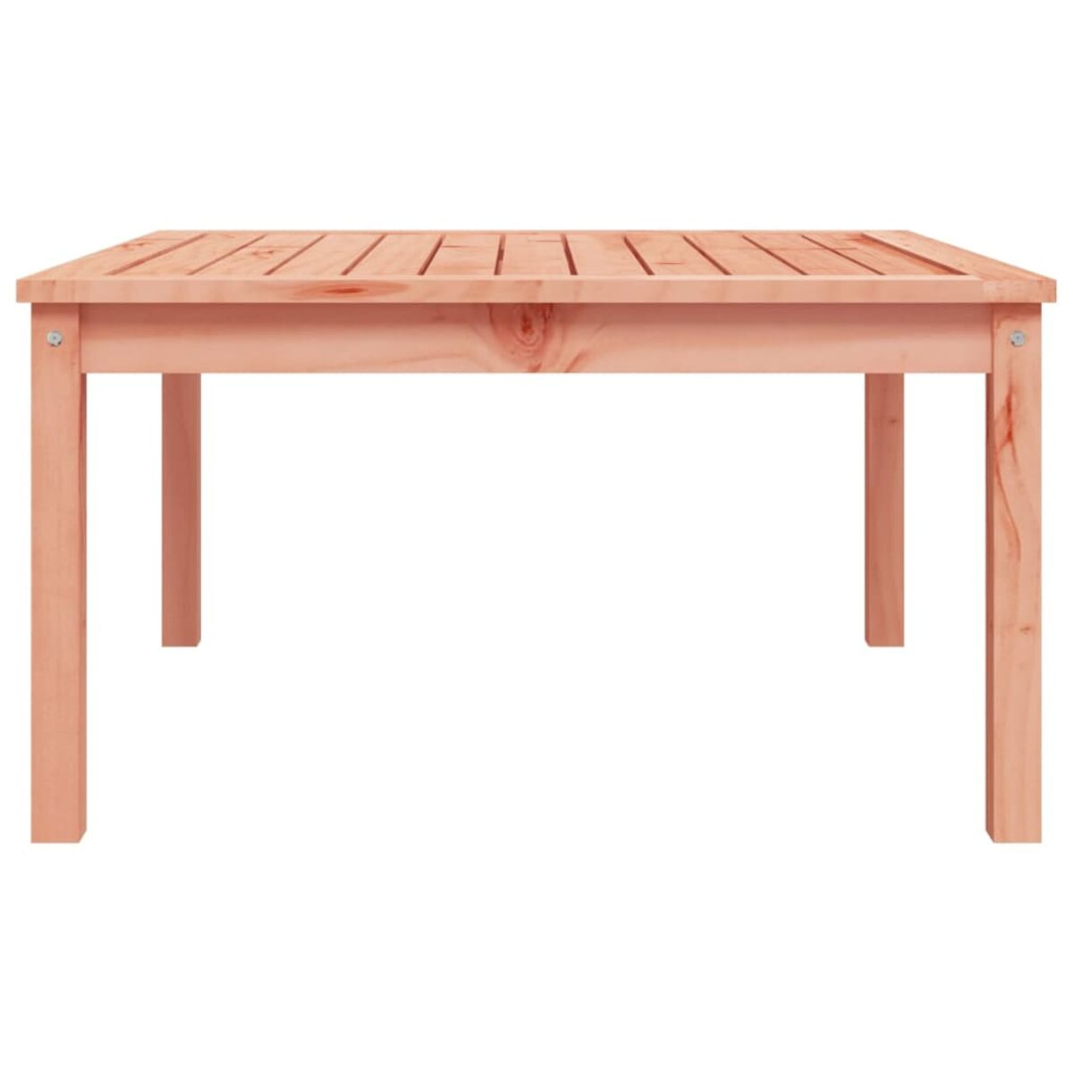Ein hellbrauner Holztisch mit Lattenoberfläche. Der Tisch steht vor weißem Hintergrund.