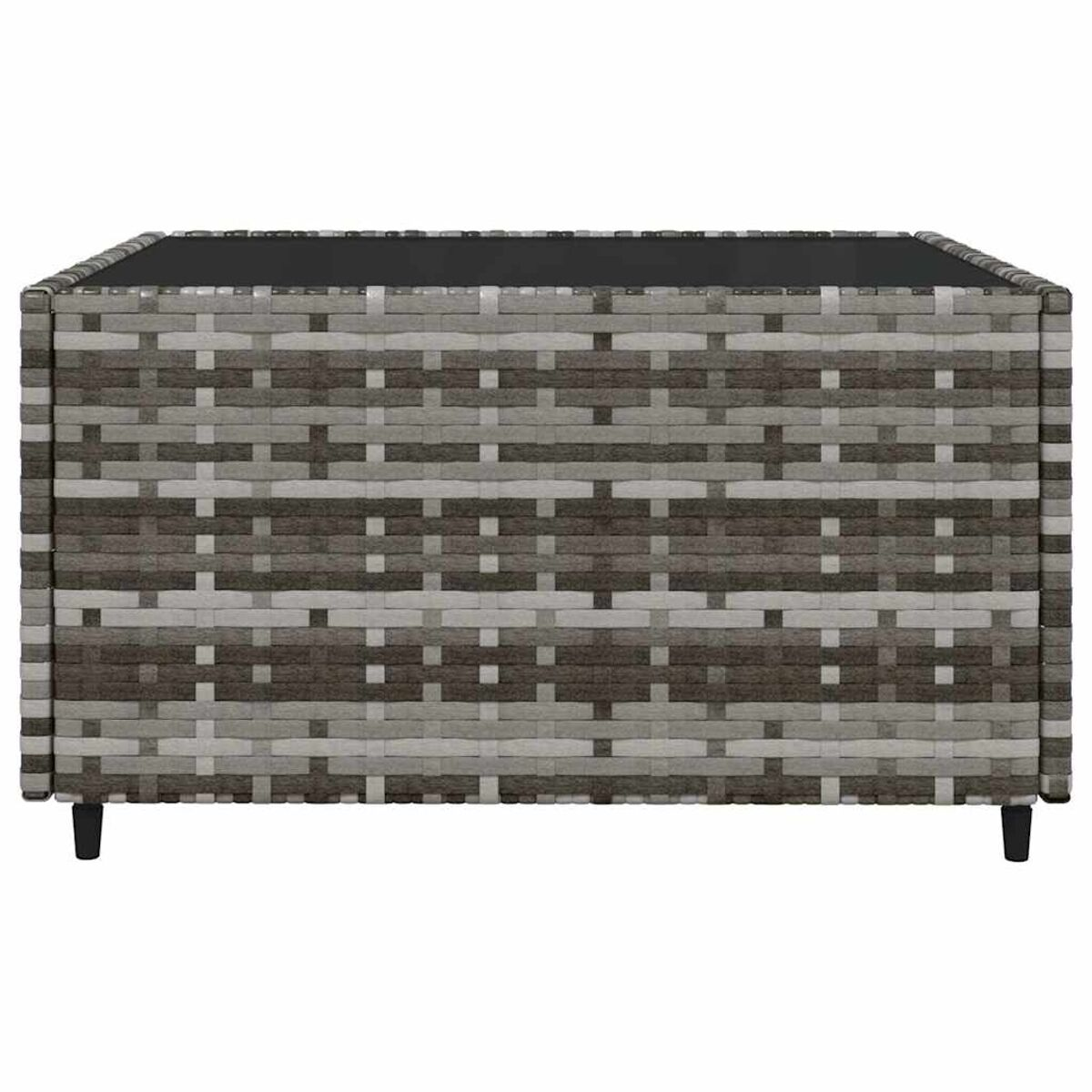 Geflochtener Outdoor-Couchtisch. Er hat eine dunkle Glasplatte und schwarze Beine.