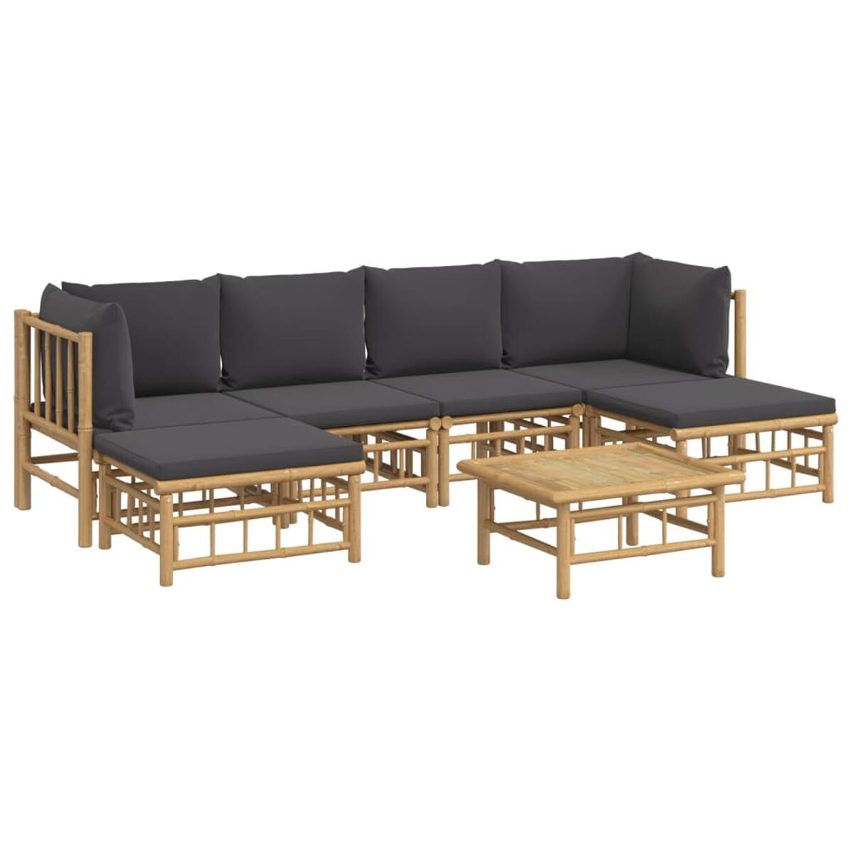 Bambus-Ecksofa mit grauen Kissen und Couchtisch auf weißem Hintergrund.