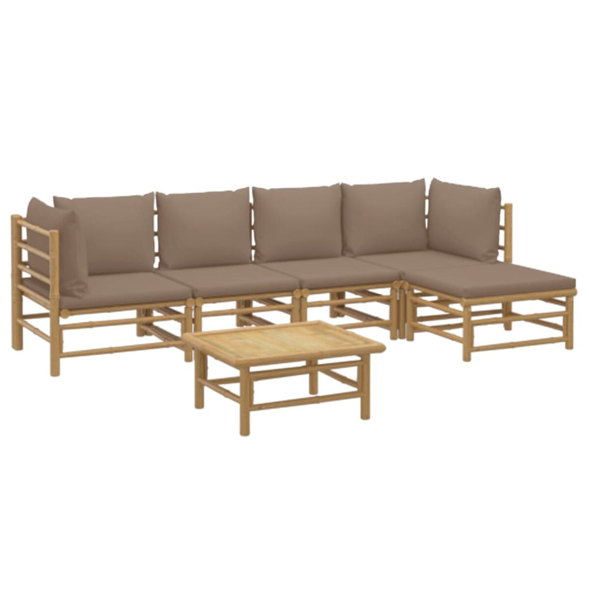 Ein hellbraunes Bambus-Ecksofa mit taupefarbenen Kissen und einem passenden Couchtisch auf weißem Hintergrund.