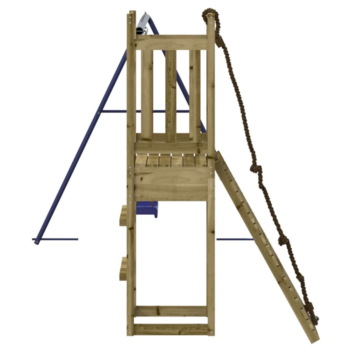 Spielplatz aus Holz. Mit Leiter, Kletterwand und Strickleiter. Vor weißem Hintergrund.