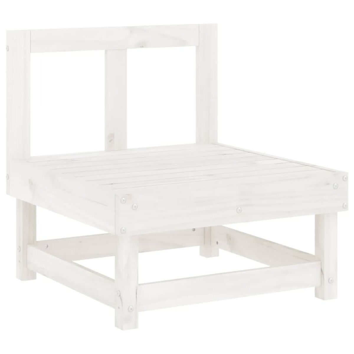 Weißer Holzstuhl mit Rückenlehne. Einfaches Design mit sichtbaren Schrauben. Helle Holzfarbe.