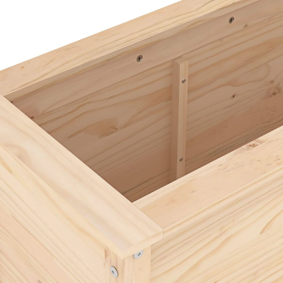 Holzkiste, Innenansicht. Sichtbare Maserung und Schrauben. Naturholzfarbe. Weißer Hintergrund.
