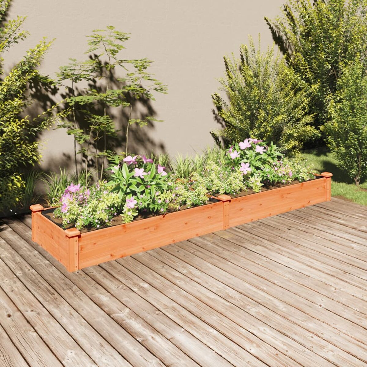 Zwei erhöhte Gartenbeete aus Holz, gefüllt mit Erde, Blumen und Grün auf einem Deck.