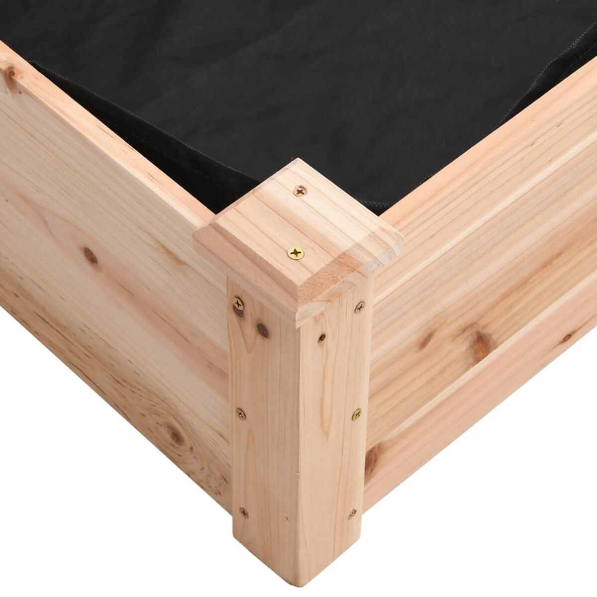 Ecke eines Holzpflanzkastens mit sichtbaren Schrauben; schwarzer Stoff innen.
