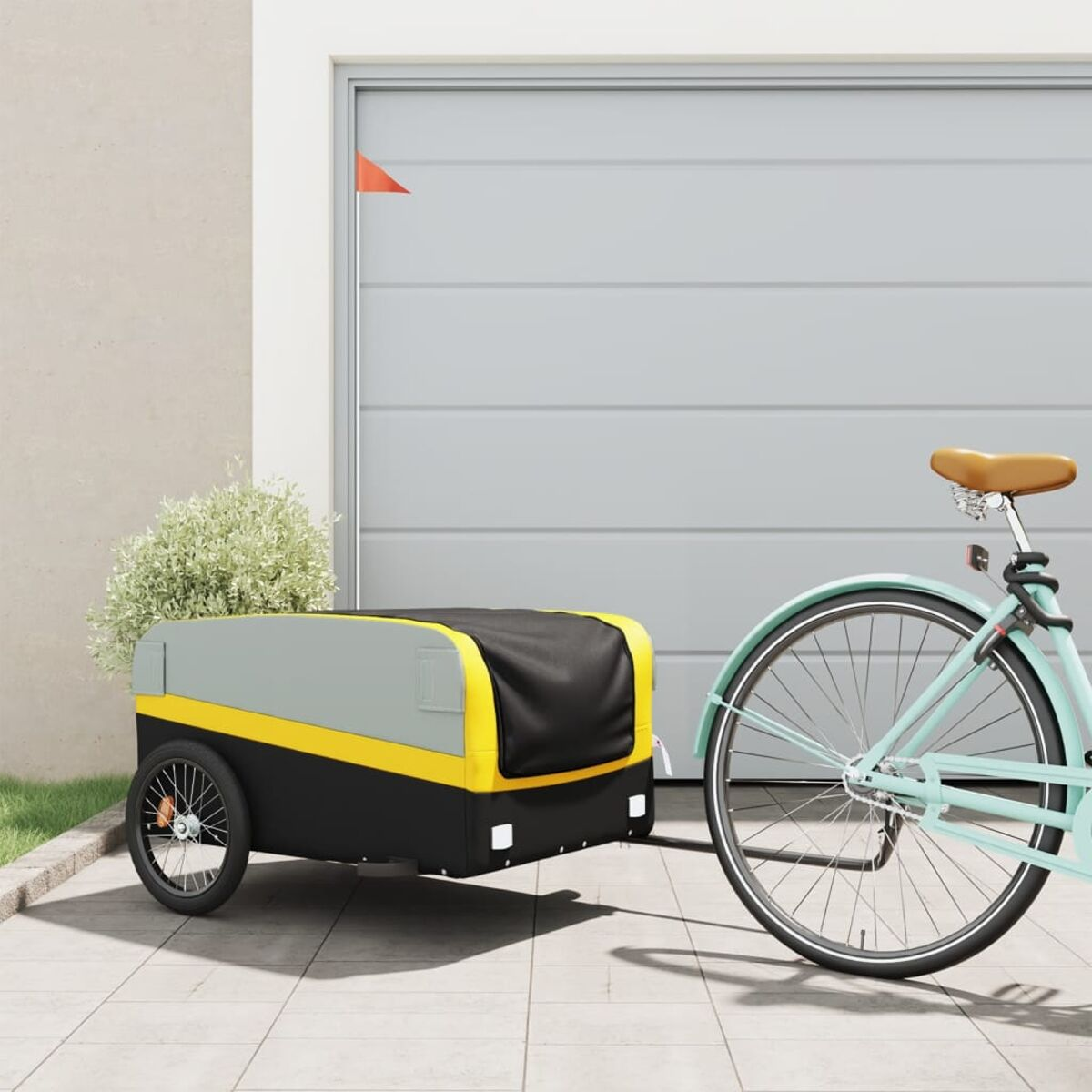 Ein Fahrrad mit Anhänger. Der Anhänger ist grau mit gelbem Streifen und schwarzem Deckel.