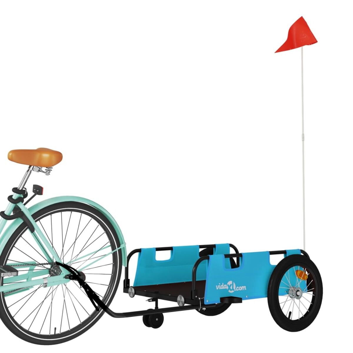 Blaues Fahrrad mit Anhänger. Anhänger blau-schwarz. Rote Flagge. Weißer Hintergrund.