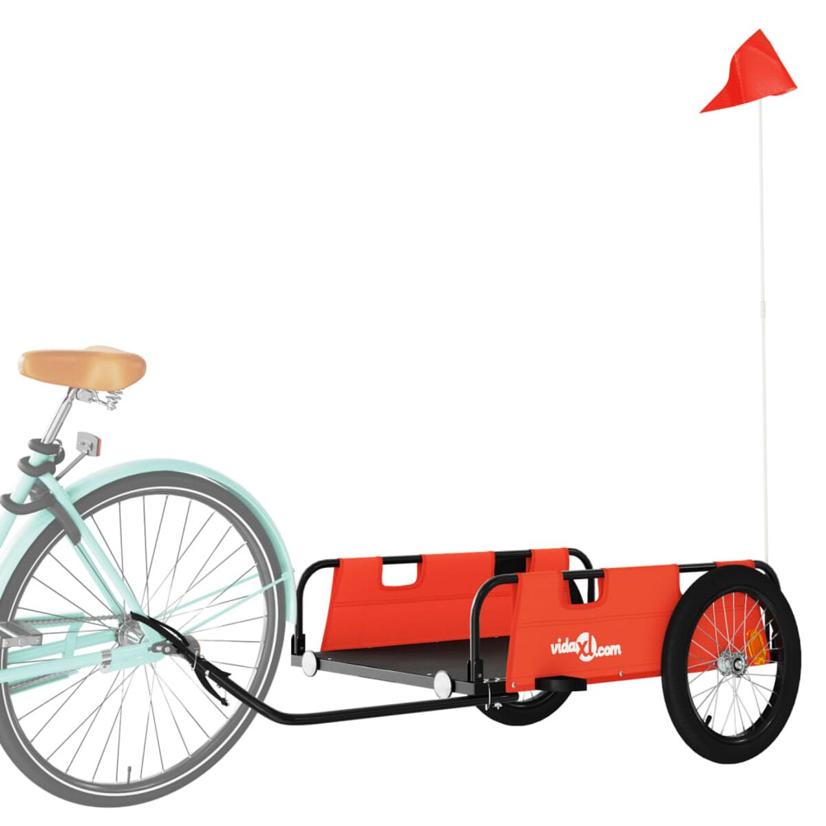 Ein hellblaues Fahrrad zieht einen orangefarbenen Anhänger mit roter Flagge.