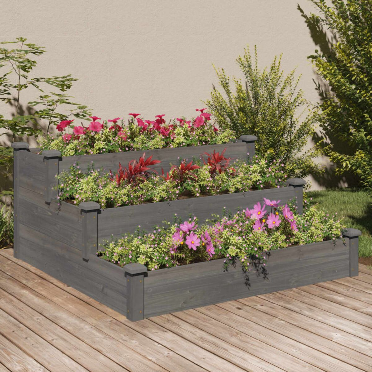 Dreistufiger Holzpflanzer mit Blumen und Pflanzen.