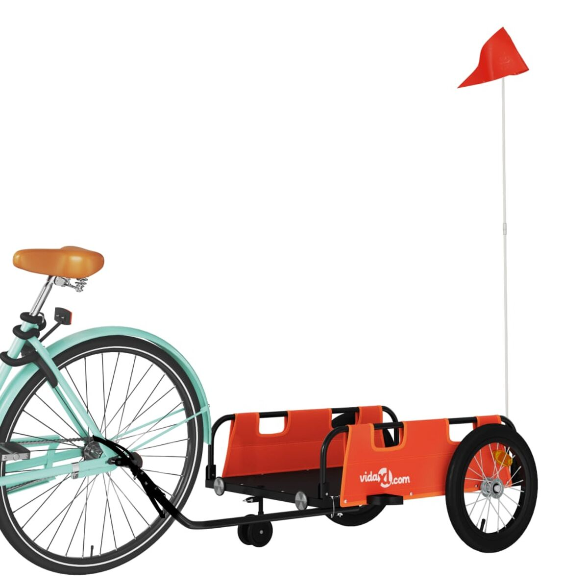 Ein blaues Fahrrad zieht einen orangenen Anhänger mit roter Flagge. Weißer Hintergrund.