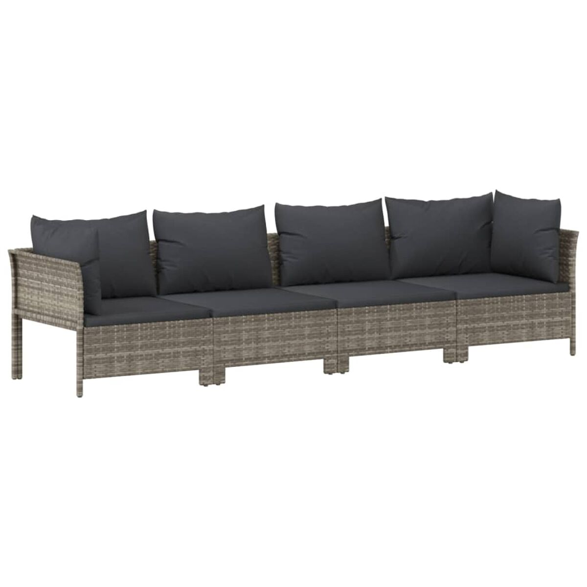 Graues Rattansofa mit vier dunklen Kissen. Weißer Hintergrund.
