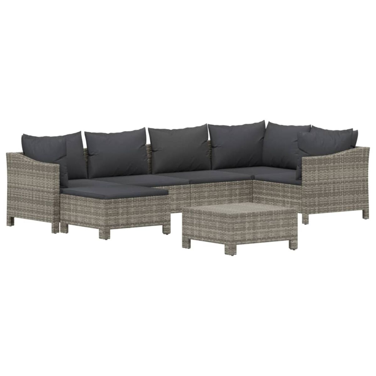 Graues Rattan-Ecksofa mit dunkelgrauen Kissen und einem passenden Couchtisch. Weißer Hintergrund.