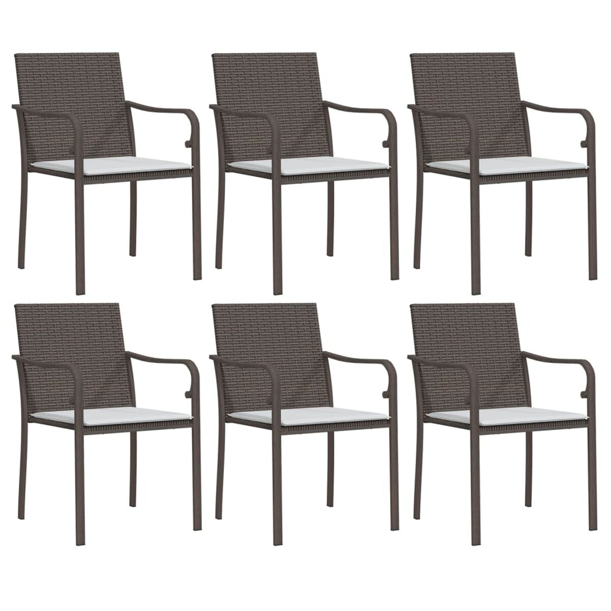 Sechs braune Rattanstühle mit weißen Kissen. Stühle haben Armlehnen und sind zum Essen angeordnet.