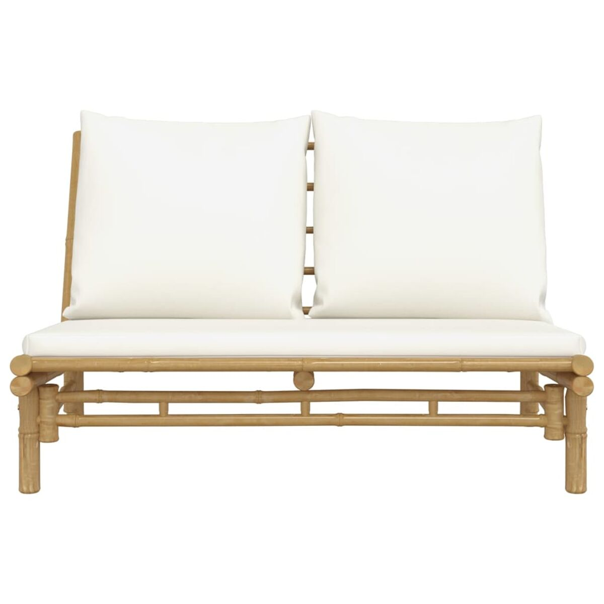 Bambus-Sofa mit weißen Kissen auf weißem Hintergrund. Vorderansicht.