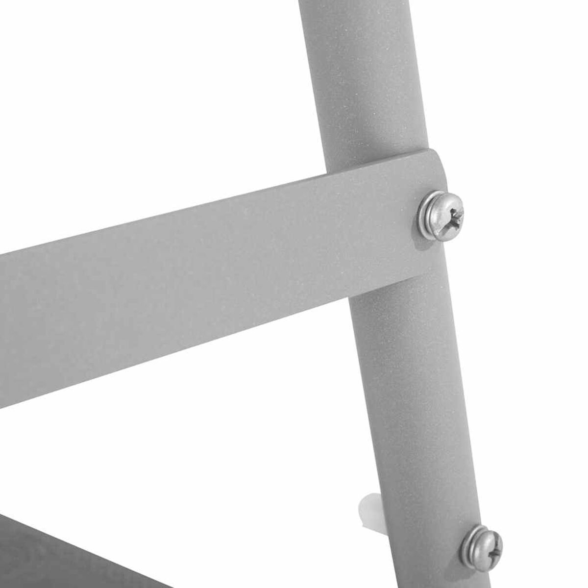 Nahaufnahme eines grauen Metallstuhlbeins mit Schrauben.