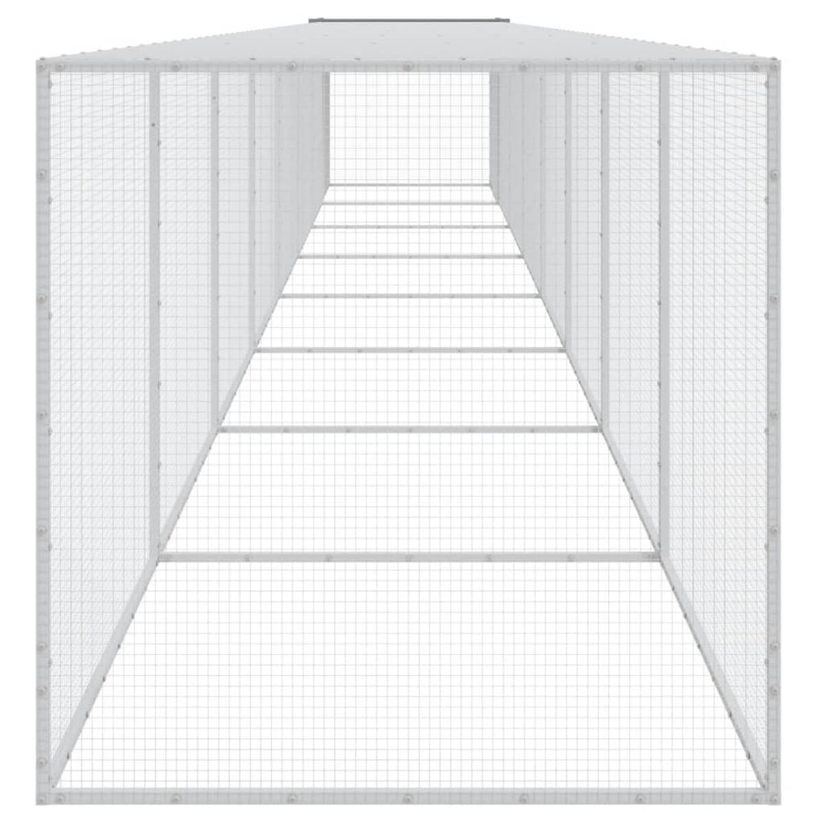 Eine weiße Metall- und Netzstruktur, die an beiden Enden offen ist, bildet einen Tunnel.