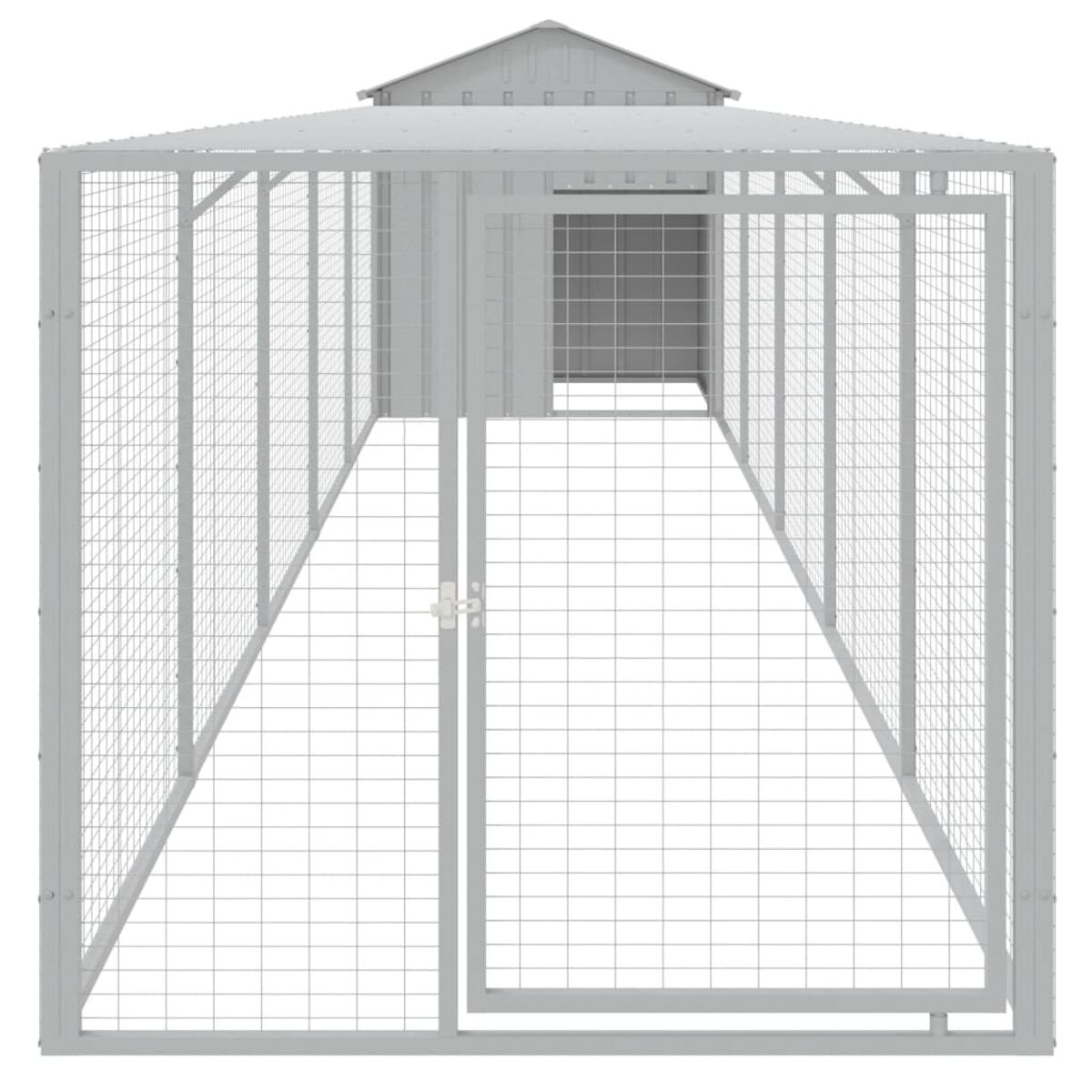 Eine graue Hundehütte mit Maschendrahtzaun und Tür. Sie hat ein kleines Dach.