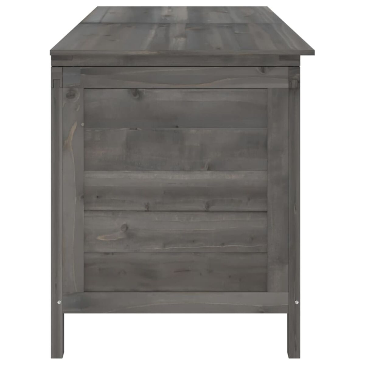 Ein grauer Holzschrank mit flacher Oberseite, Seitenansicht, die Holzmaserung zeigend.
