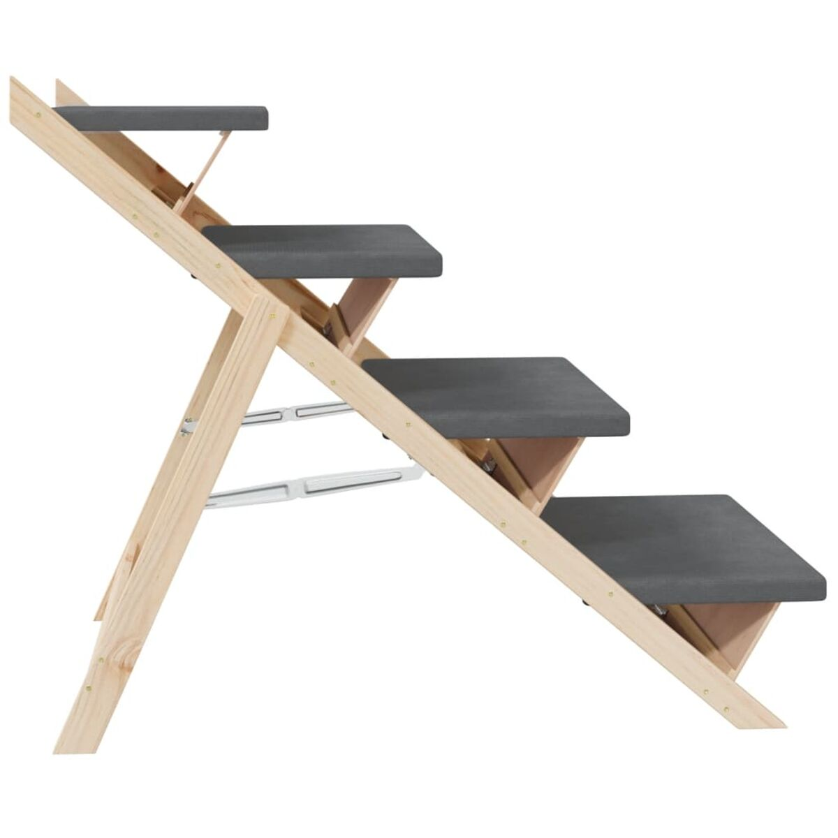 Haustiertreppe aus Holz mit grauen Stufen. Hellbrauner Holzrahmen. Weißer Hintergrund.