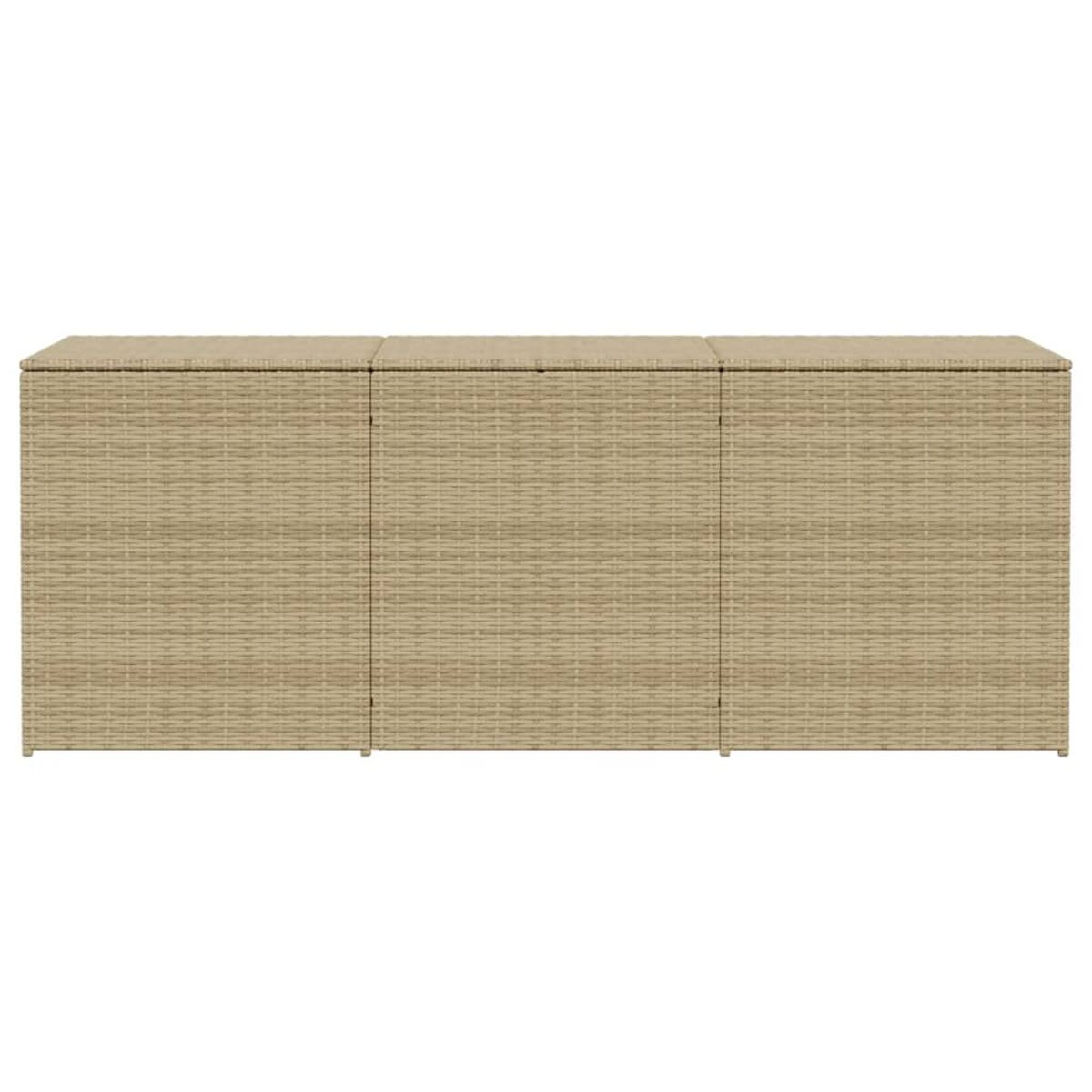 Drei geschlossene Aufbewahrungstruhen aus Korbgeflecht, nebeneinander. Weißer Hintergrund.