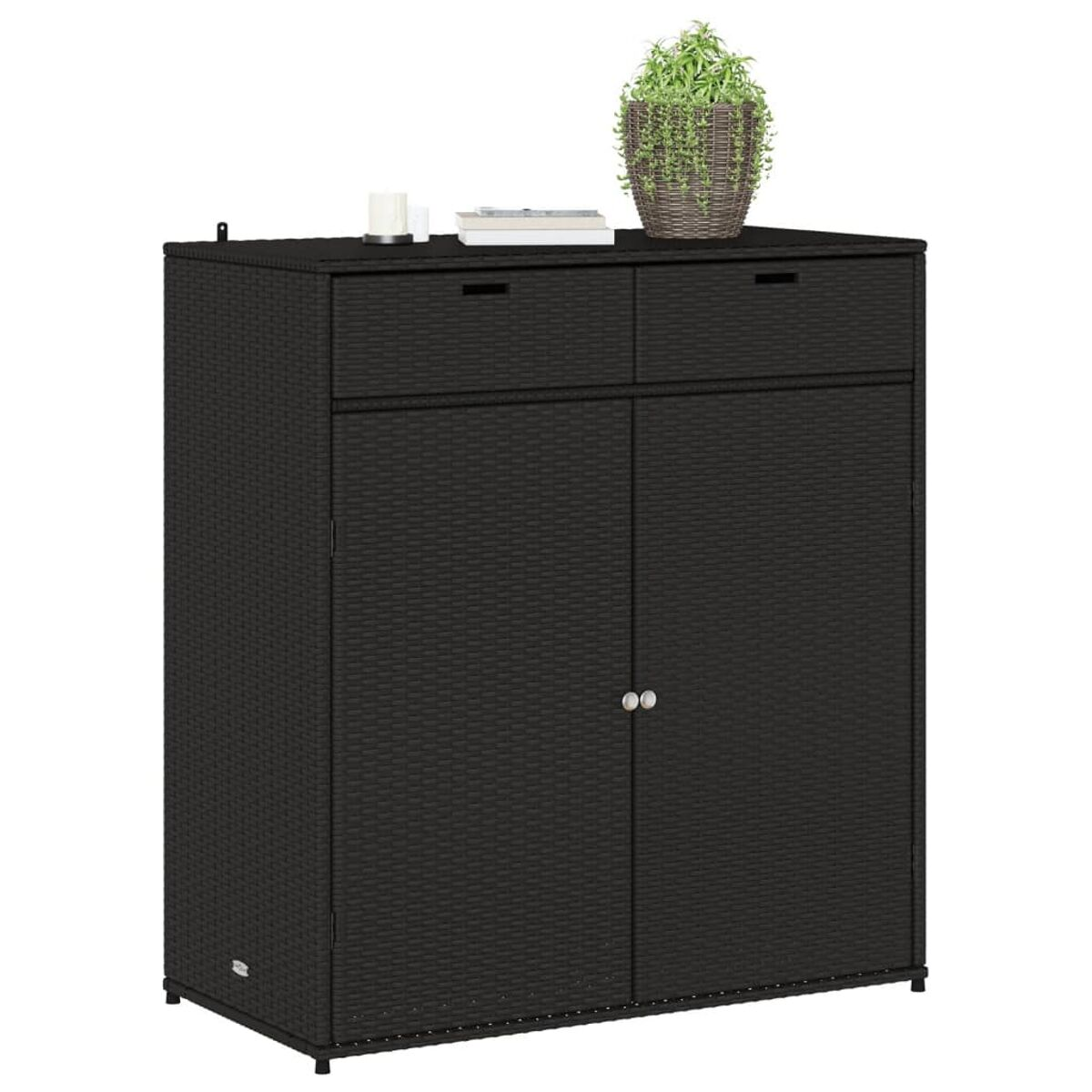 Schwarzer Rattan-Schrank mit zwei Schubladen und zwei Türen. Oben steht eine Pflanze.