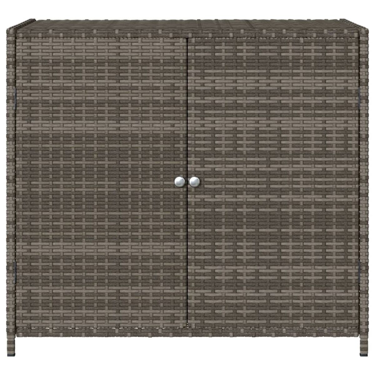 Wickerschrank mit zwei Türen, braune Farbe, mit silbernen Griffen.