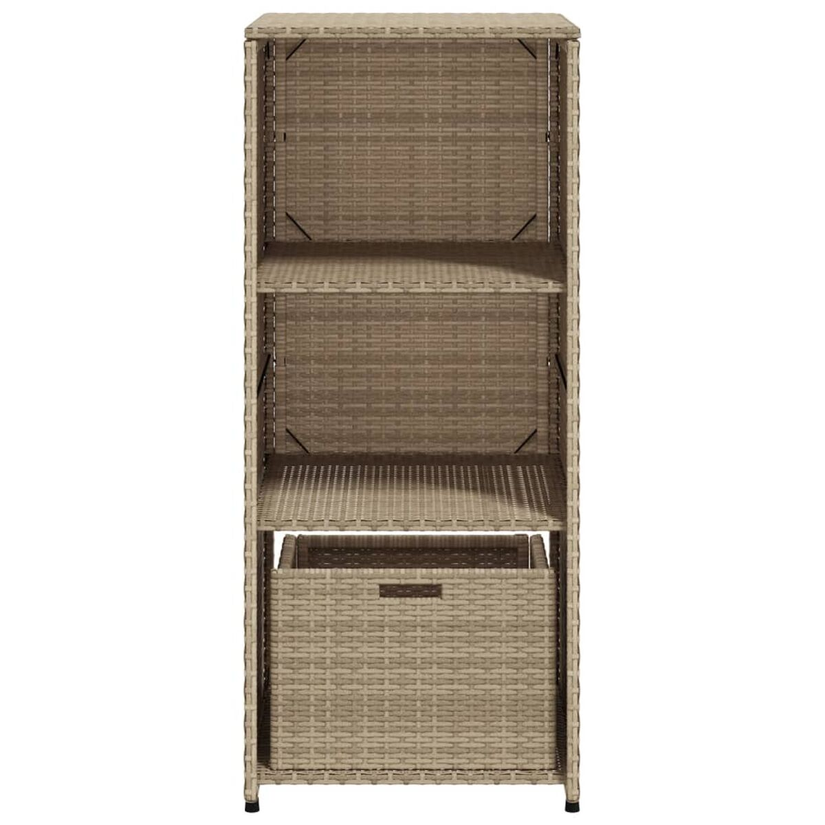 Ein hohes Rattanregal mit drei Regalen und einer Aufbewahrungsbox. Die Regale und die Box sind hellbraun.