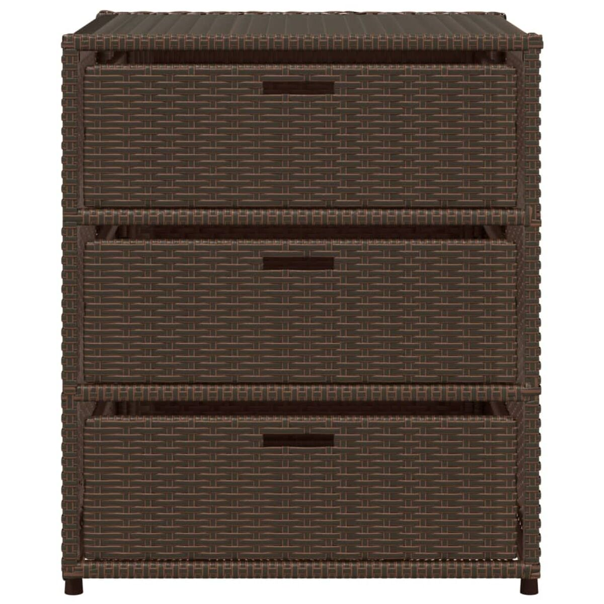 Dunkelbrauner Wickerschrank mit drei Schubladen. Gestapeltes Design. Der Schrank steht auf kleinen Beinen.