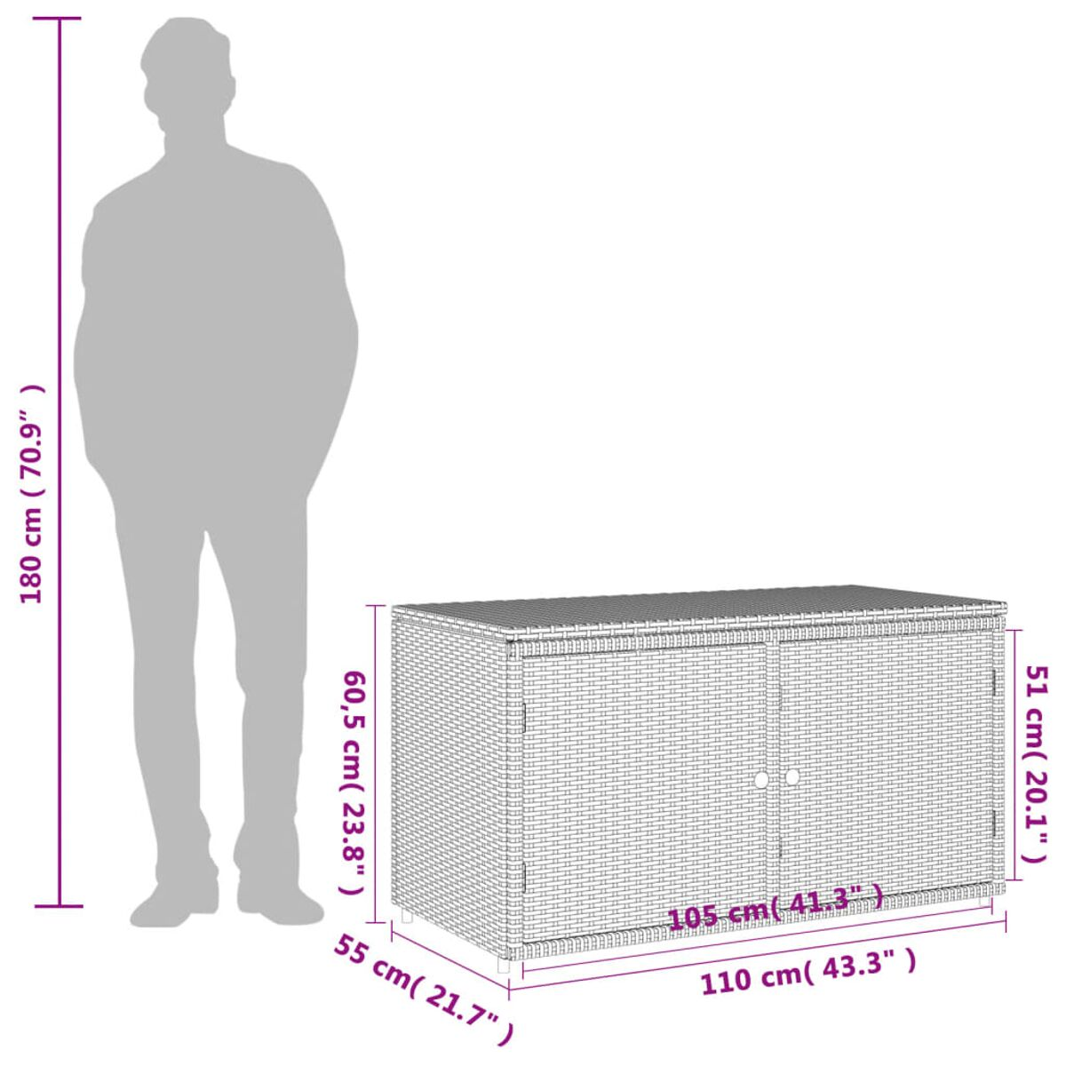 Eine Person steht in der Nähe einer Truhe aus Korbgeflecht. Abmessungen sind angegeben.