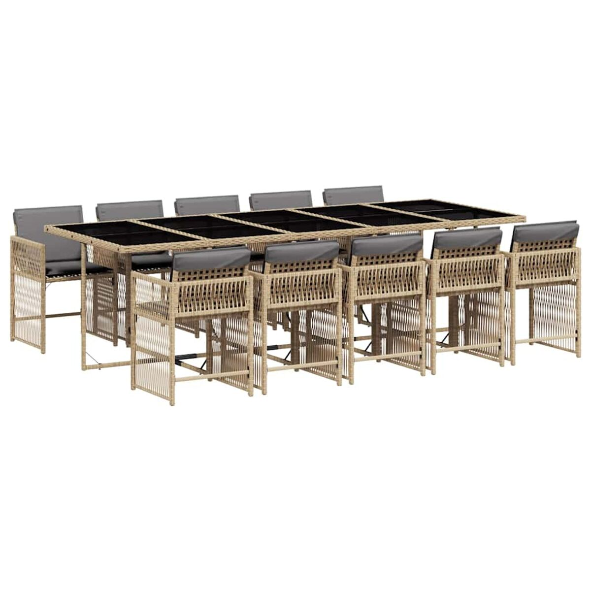 Set da pranzo per esterni. Tavolo marrone chiaro, cuscini grigio scuro e sedie in vimini beige. Sfondo bianco.