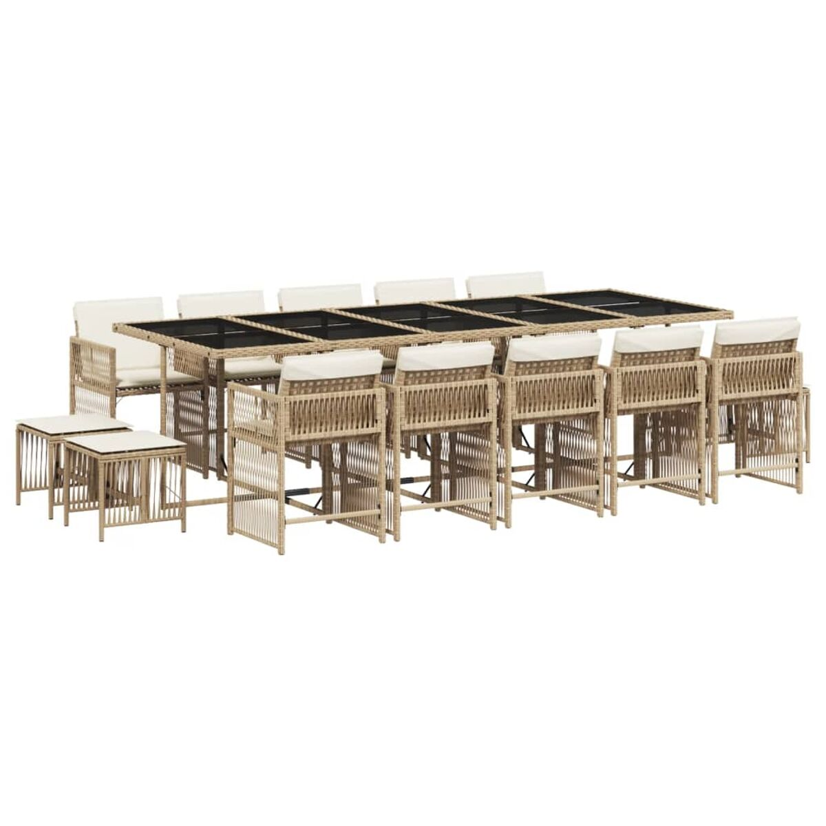 Set da pranzo in vimini beige con tavolo, sedie e sgabelli. Cuscini bianchi. Sfondo bianco.