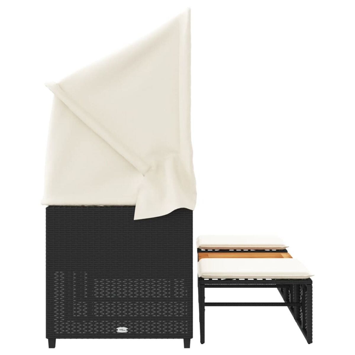 Sedia in vimini nera con baldacchino bianco e piccolo poggiapiedi. Entrambi su sfondo bianco.