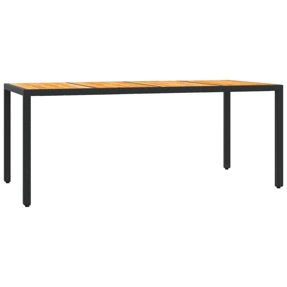 Un tavolo da pranzo rettangolare da esterno con piano in legno e gambe in metallo nero.