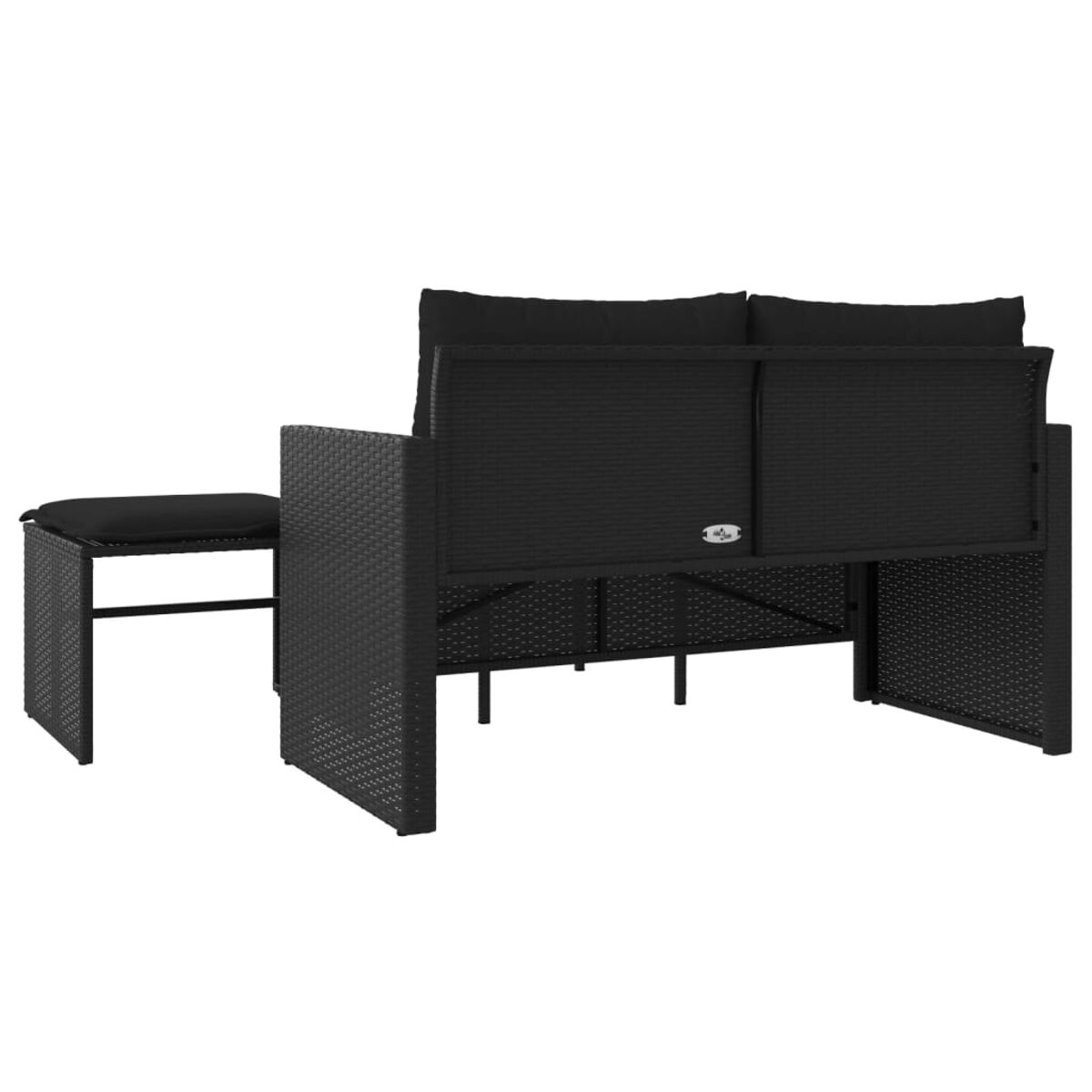 Un divano da esterno in vimini nero con un pouf nero.