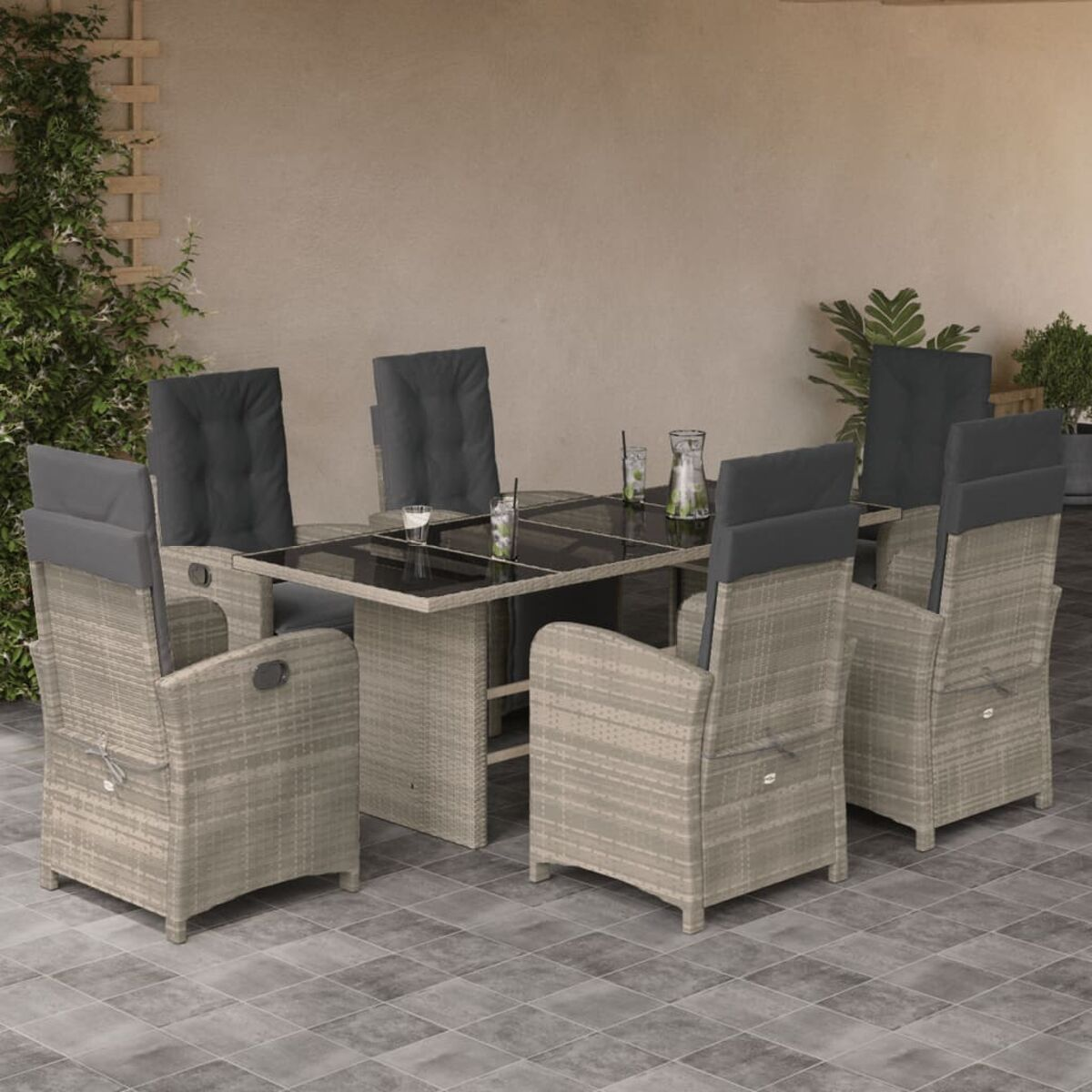 Graues Ess-Set. Tisch mit 6 Stühlen mit grauen Kopfstützen.