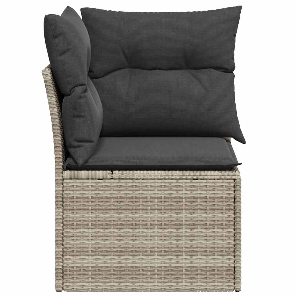 Vista ravvicinata di una sedia angolare da esterno con cuscini, che mostra il design.