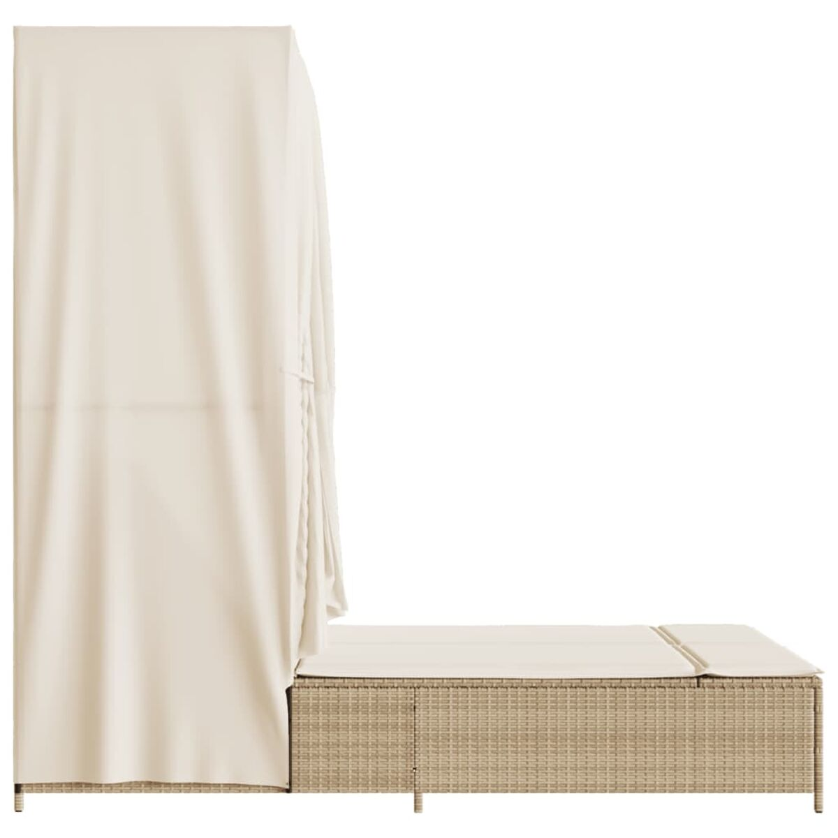 Vista laterale di un lettino beige da esterno con baldacchino. Il lettino ha una trama intrecciata e cuscini bianchi.