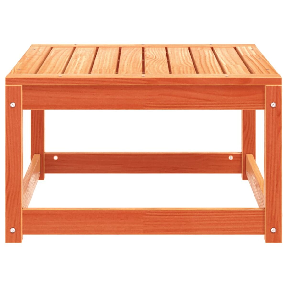 Quadratischer Holztisch mit hellorangefarbener Beize, auf weißem Hintergrund.