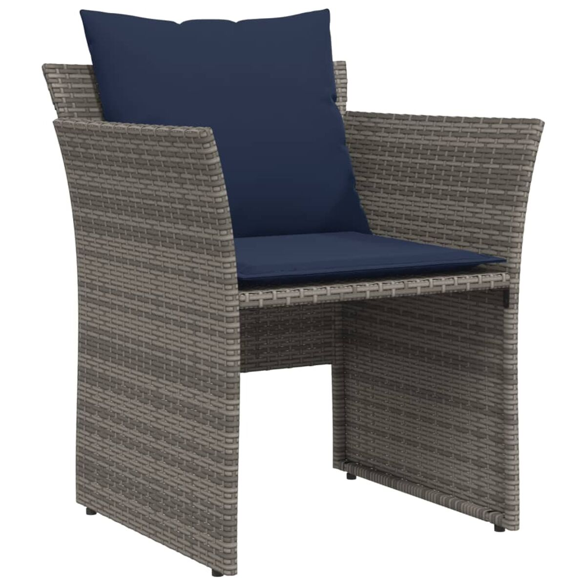 Grauer Rattan-Stuhl mit marineblauem Kissen und Armlehnen.
