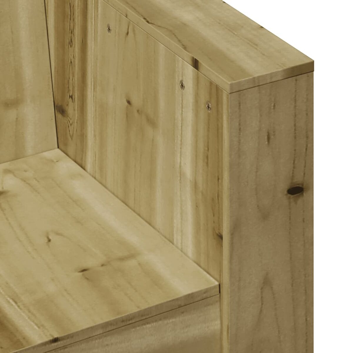 Nahaufnahme einer Holzbankecke. Sichtbare Schraubenköpfe.