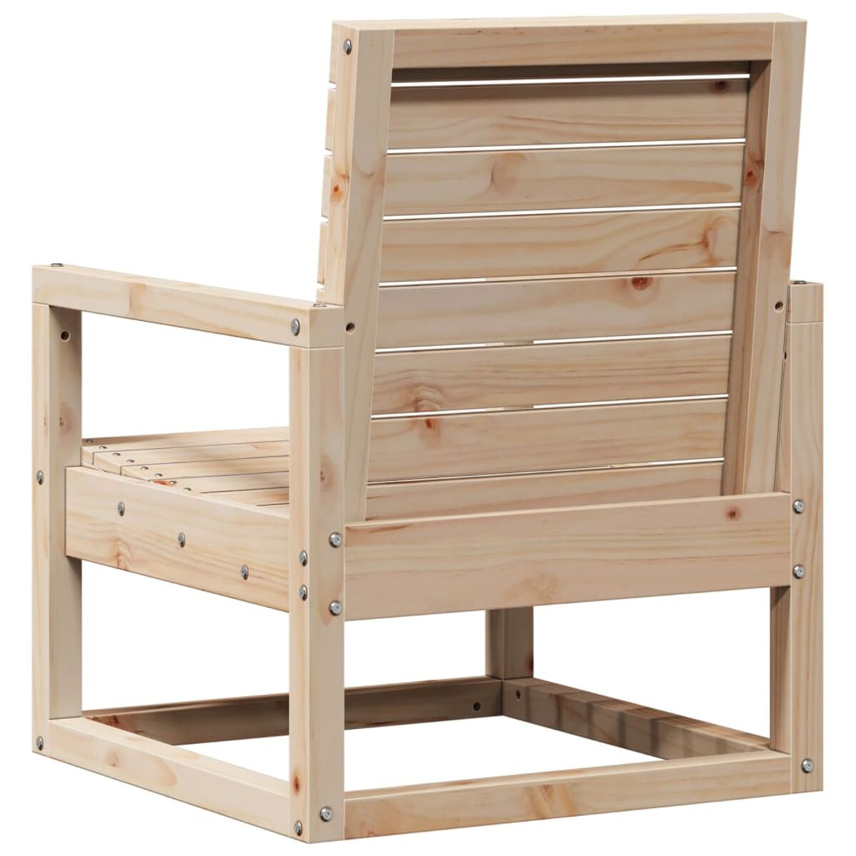 Holzstuhl mit Armlehnen. Rückansicht. Weißer Hintergrund.